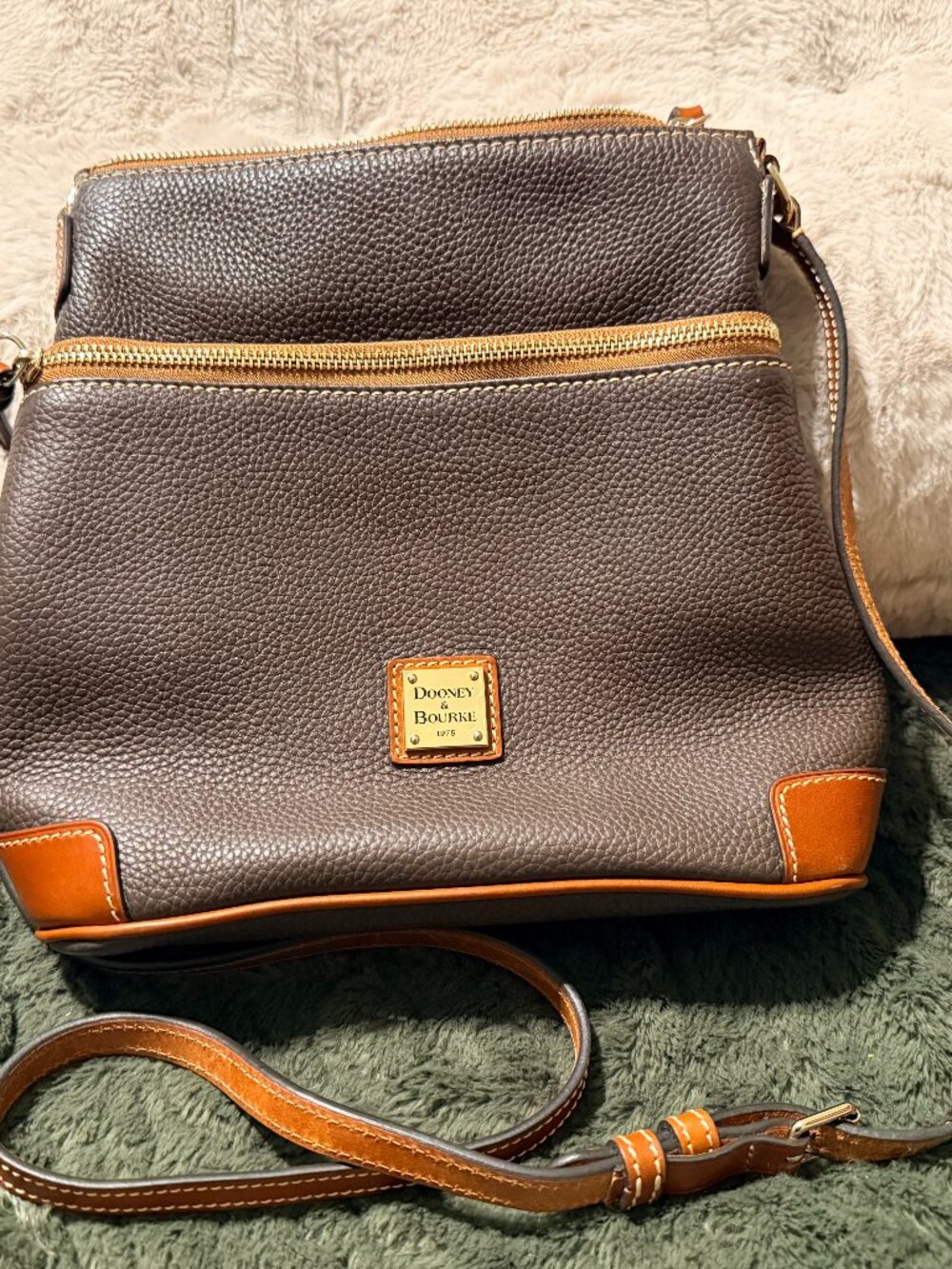 Dooney & Bourke Expresso brown crossbody, pebble grain